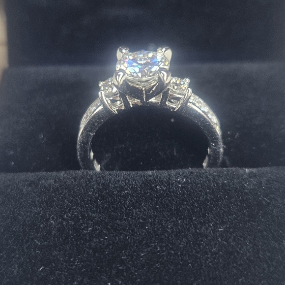 Peveli 1ct Solitaire Moissanite Engagement Ring Retail NIB Diamond Solitaire